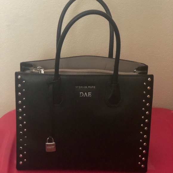 Michael Kors Handbags - MICHAEL KORS BLACK PURSE